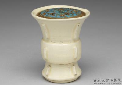 图片[2]-White Zun vase, Shiwan ware, Qing dynasty, 1644-1911-China Archive